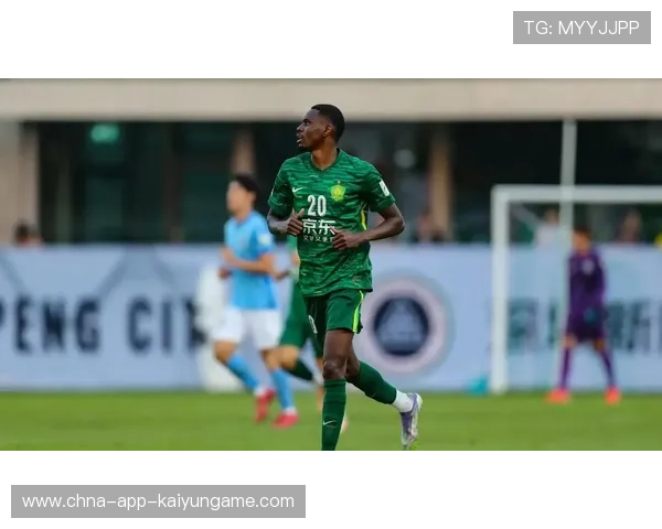 北京国安恩科洛洛门前抢点顶偏,机会差一点兑现