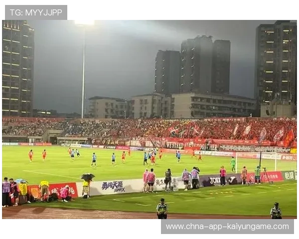 重庆铜梁龙迪马塔训练加练任意球,弧线直奔上角